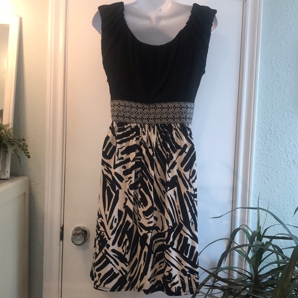 Max and Cleo Black Print Dress Size 4